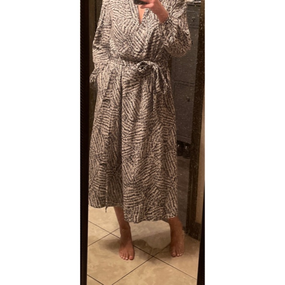 NEVER WORN new without tag sz M wrap dress